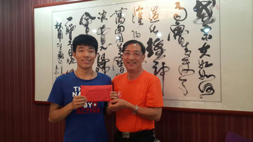德源<a href='/huanyangshuzhi.shtml' class='keys' title='點(diǎn)擊查看關(guān)于環(huán)氧樹脂的相關(guān)信息' target='_blank'>環(huán)氧樹脂</a>公司董事長高考助學(xué)