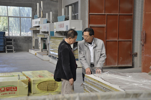 王明貴博士參觀山東環(huán)氧樹脂廠家
