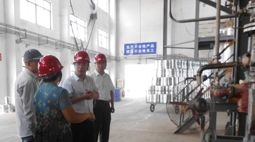 肥城市委副書記李華民同志視察德源<a href='/huanyangshuzhi.shtml' class='keys' title='點擊查看關(guān)于環(huán)氧樹脂的相關(guān)信息' target='_blank'>環(huán)氧樹脂</a>固化劑
