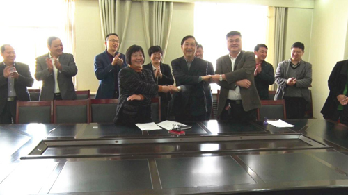 我集團(tuán)公司扶貧項目合作協(xié)議簽定1-山東德源環(huán)氧科技有限公司